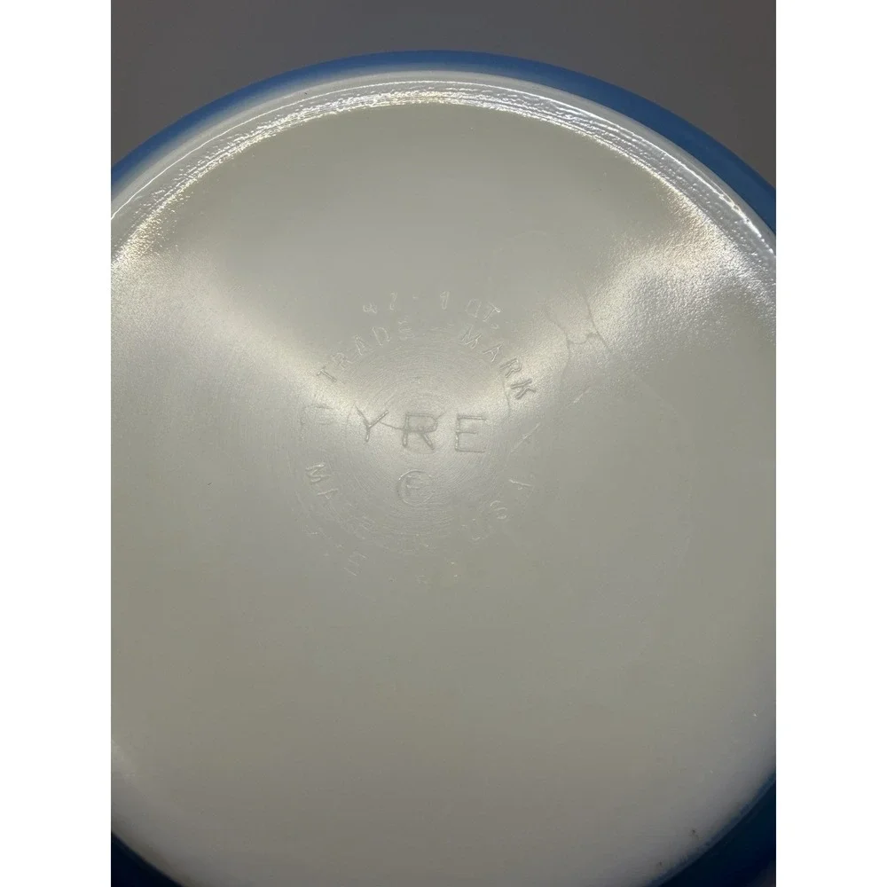 Pyrex #473, 1-Quart Casserole Baking Dish No Lid  Snowflake Garland